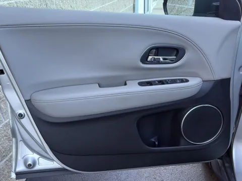 More photos of 2016 Honda HR-V EX-L w/Navi at Wilmington Auto Center Chrysler Dodge Jeep RAM, OH
