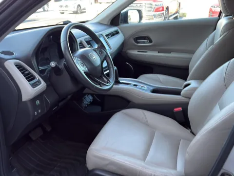 More photos of 2016 Honda HR-V EX-L w/Navi at Wilmington Auto Center Chrysler Dodge Jeep RAM, OH