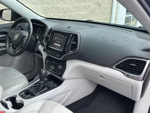 More photos of 2019 Jeep Cherokee Limited at Wilmington Auto Center Chrysler Dodge Jeep RAM, OH
