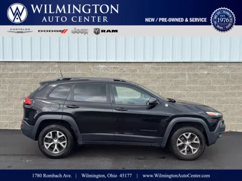 Black 2017 Jeep Cherokee Trailhawk for sale in Wilmington, OH
