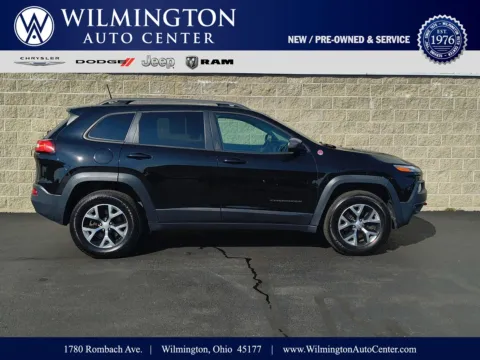 Black 2017 Jeep Cherokee Trailhawk for sale in Wilmington, OH
