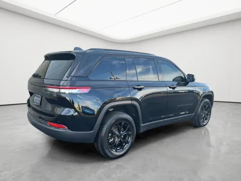 Another view of 2025 Jeep Grand Cherokee Altitude X for sale in Wilmington, OH at Wilmington Auto Center Chrysler Dodge Jeep RAM
