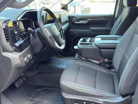More photos of 2023 Chevrolet Silverado 1500 LT at Wilmington Auto Center Chrysler Dodge Jeep RAM, OH