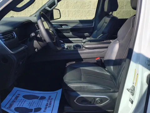 More photos of 2023 Jeep Wagoneer L Series II at Wilmington Auto Center Chrysler Dodge Jeep RAM, OH