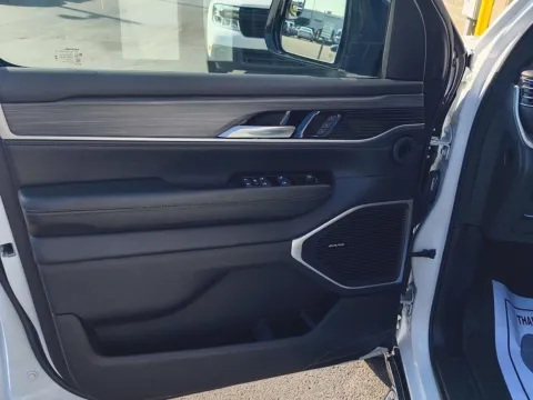 More photos of 2023 Jeep Wagoneer L Series II at Wilmington Auto Center Chrysler Dodge Jeep RAM, OH