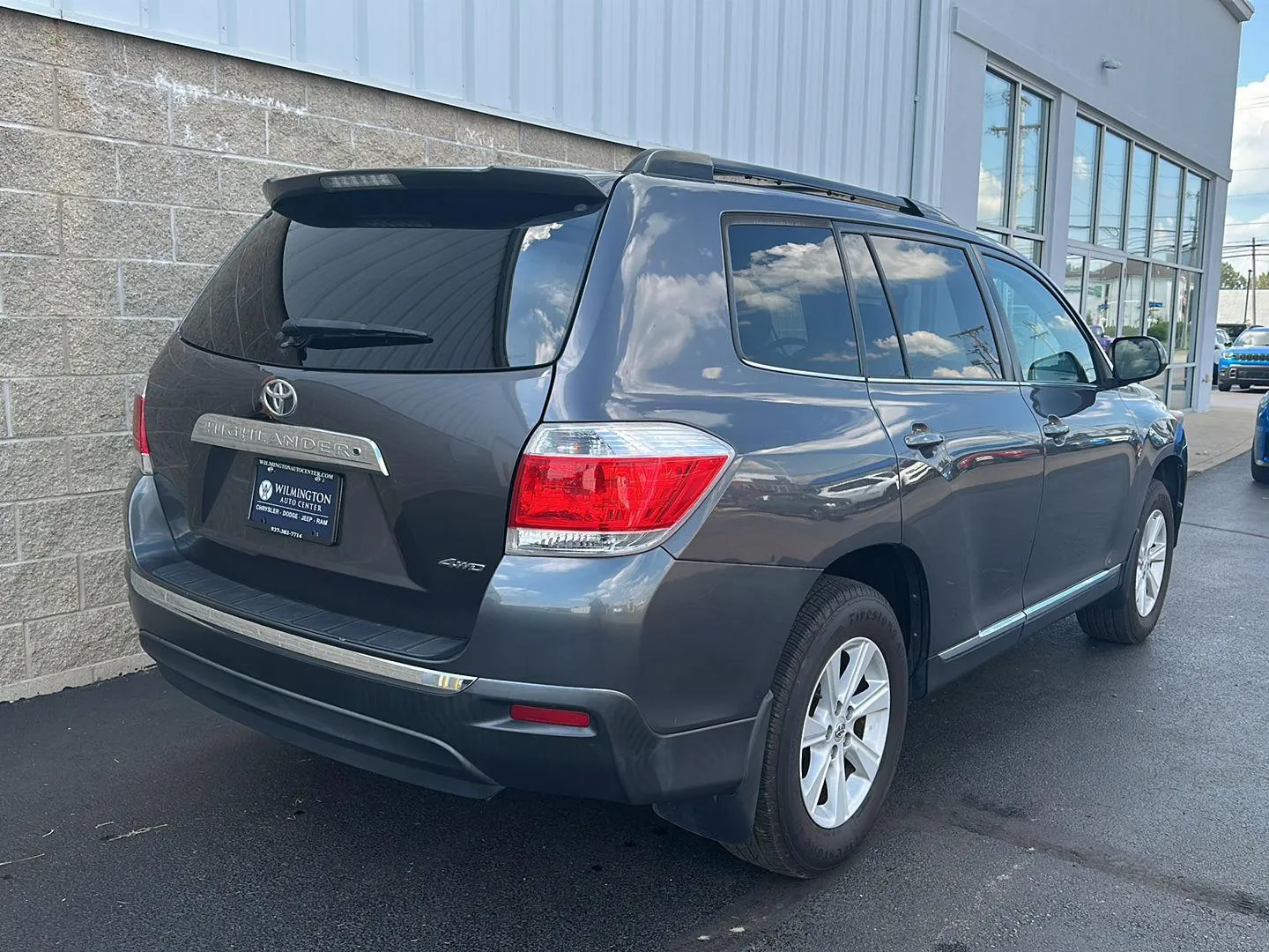 Used 2013 Toyota Highlander Plus with VIN 5TDBK3EH4DS183621 for sale in Wilmington, OH