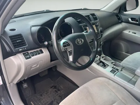 More photos of 2013 Toyota Highlander Plus at Wilmington Auto Center Chrysler Dodge Jeep RAM, OH
