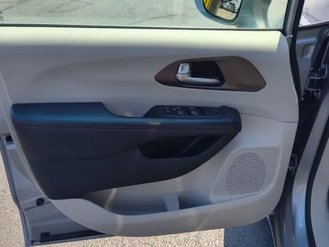 More photos of 2018 Chrysler Pacifica Touring L at Wilmington Auto Center Chrysler Dodge Jeep RAM, OH