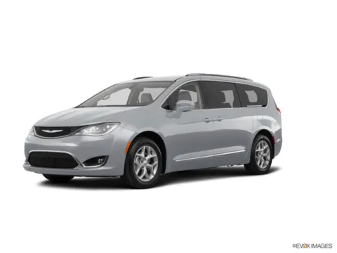 Silver 2018 Chrysler Pacifica Touring L for sale in Wilmington, OH