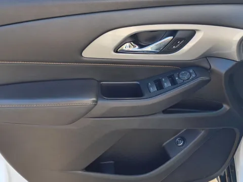 More photos of 2021 Chevrolet Traverse LT Cloth at Wilmington Auto Center Chrysler Dodge Jeep RAM, OH