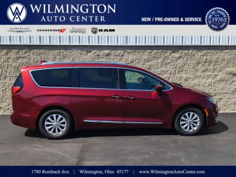 Red 2018 Chrysler Pacifica Touring L for sale in Wilmington, OH