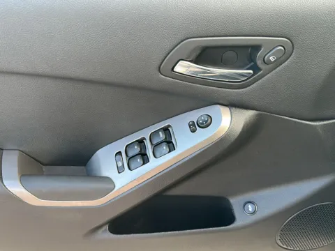 More photos of 2006 Pontiac G6 6-Cyl at Wilmington Auto Center Chrysler Dodge Jeep RAM, OH