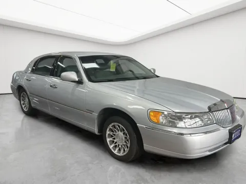 Photos of 2001 Lincoln Town Car Signature for sale in Wilmington, OH at Wilmington Auto Center Chrysler Dodge Jeep RAM