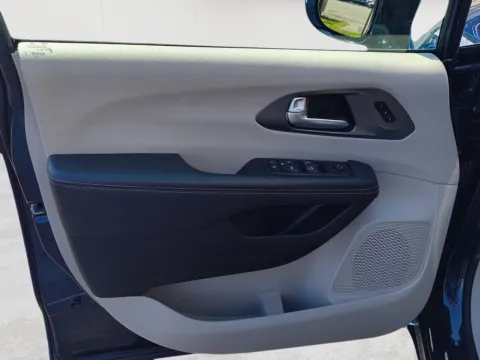 More photos of 2024 Chrysler Pacifica Touring L at Wilmington Auto Center Chrysler Dodge Jeep RAM, OH