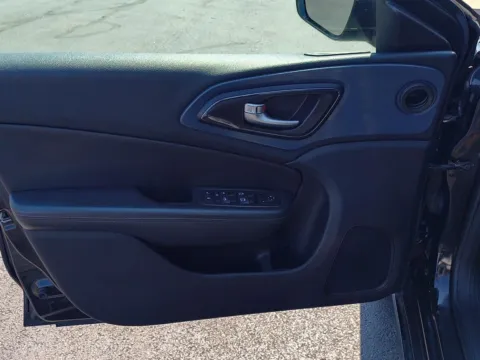 More photos of 2016 Chrysler 200 S at Wilmington Auto Center Chrysler Dodge Jeep RAM, OH