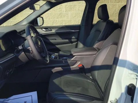 More photos of 2027 JEEP GRAND CHEROKEE LAREDO 4X4 WLJH74 at Wilmington Auto Center Chrysler Dodge Jeep RAM, OH