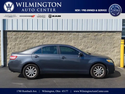 Gray 2011 Toyota Camry XLE for sale in Wilmington, OH