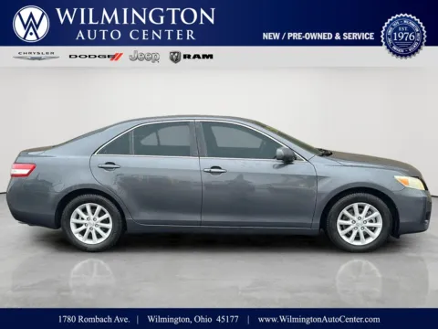 Gray 2011 Toyota Camry XLE for sale in Wilmington, OH