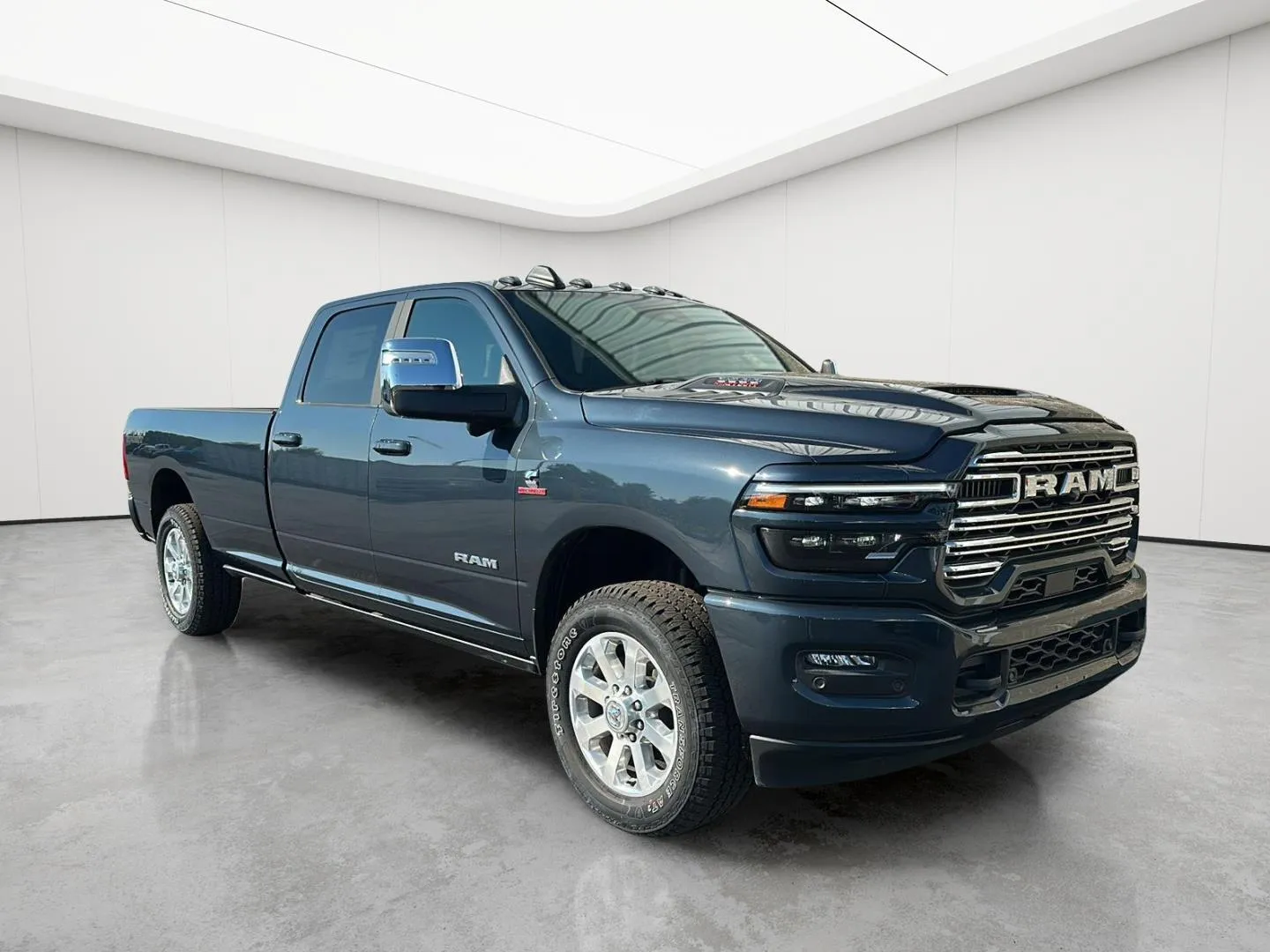 2026 RAM 3500 Laramie - Photo 2