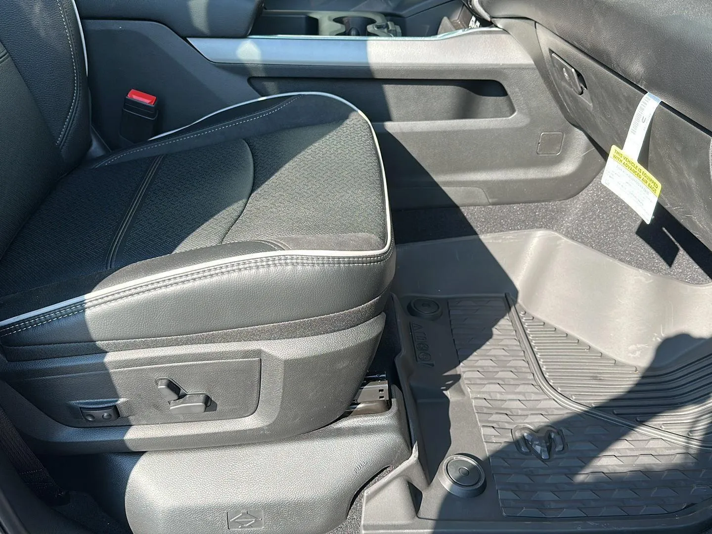 2026 RAM 3500 Laramie - Photo 21
