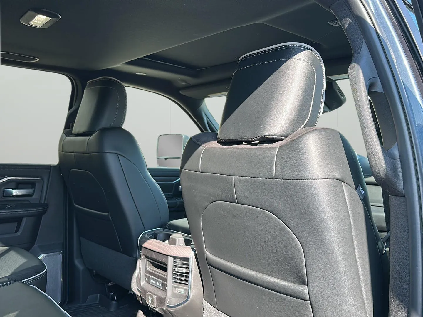 2026 RAM 3500 Laramie - Photo 24