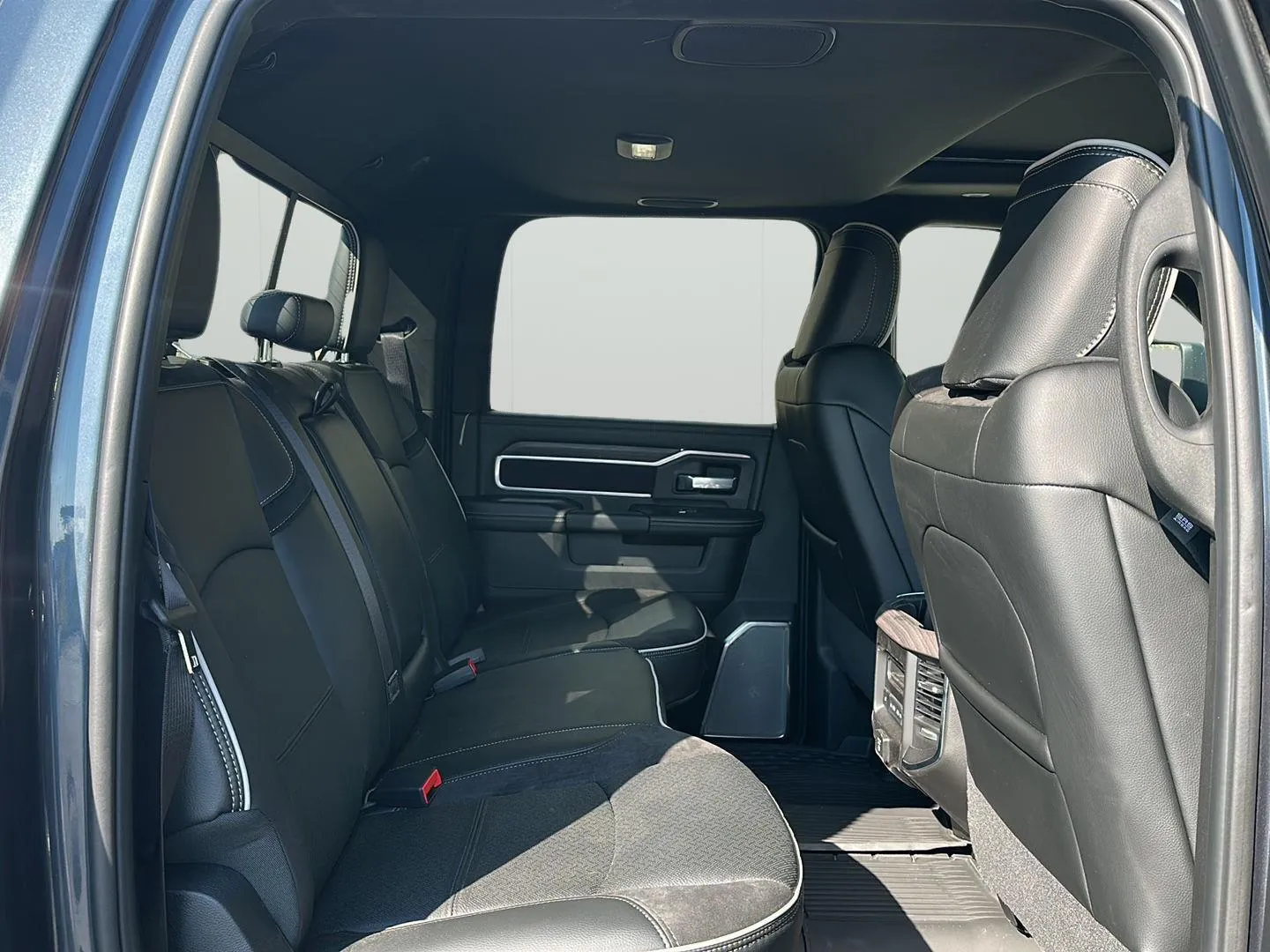 2026 RAM 3500 Laramie - Photo 25