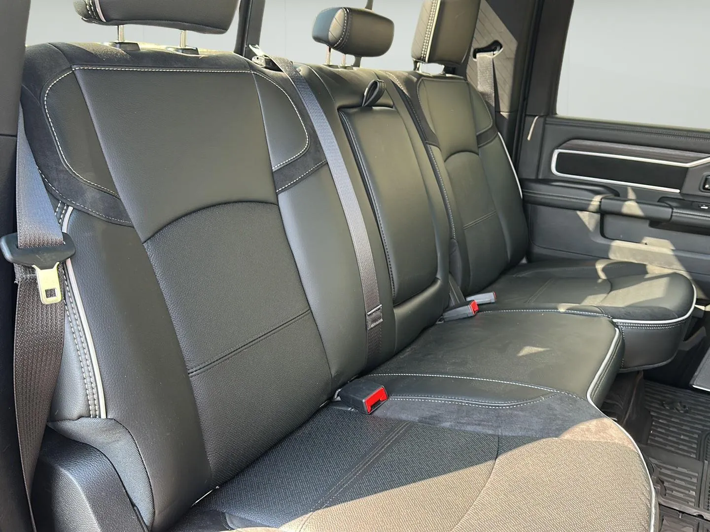 2026 RAM 3500 Laramie - Photo 26