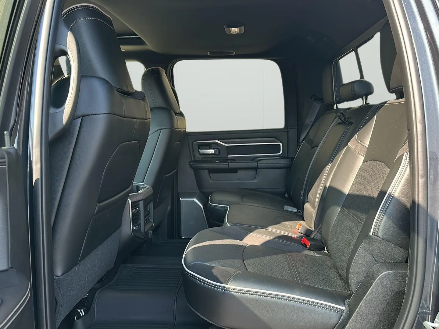 2026 RAM 3500 Laramie - Photo 29