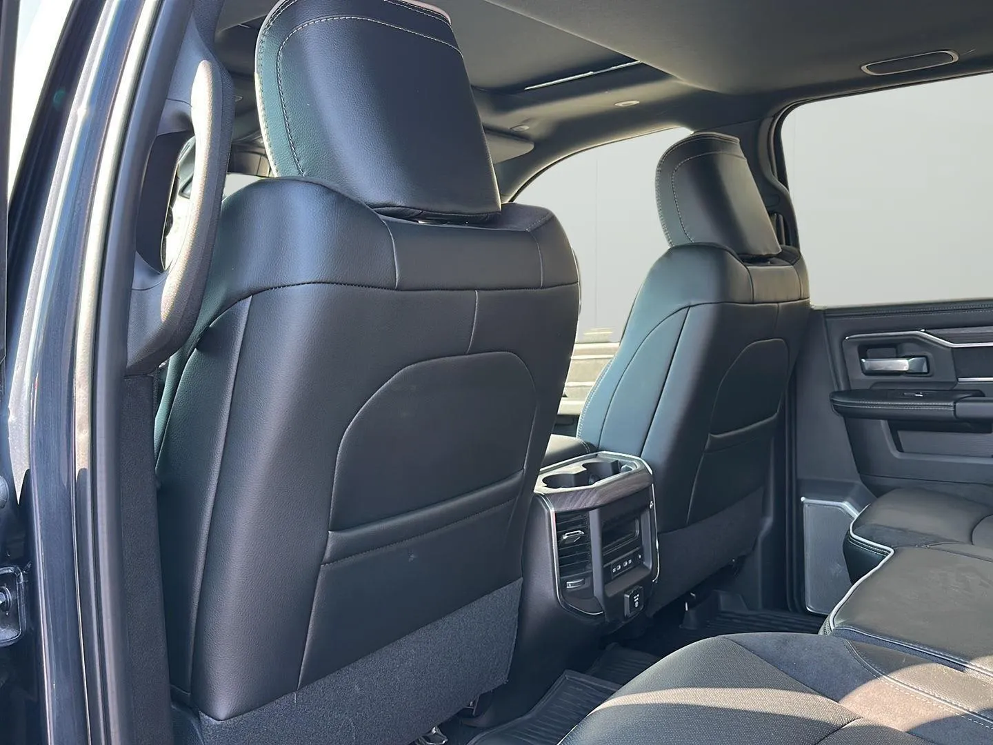 2026 RAM 3500 Laramie - Photo 30