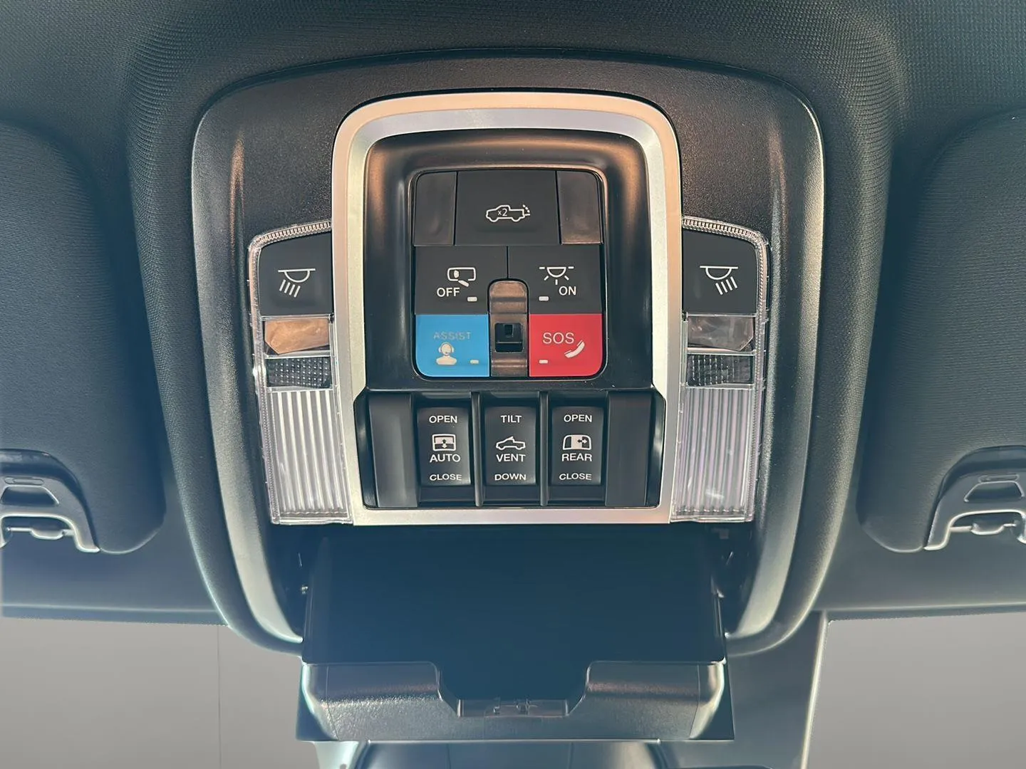 2026 RAM 3500 Laramie - Photo 32