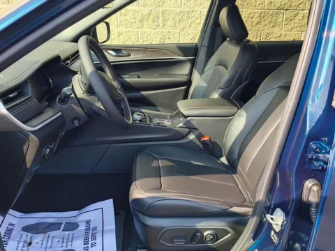 More photos of 2027 Jeep Grand Cherokee L Limited at Wilmington Auto Center Chrysler Dodge Jeep RAM, OH