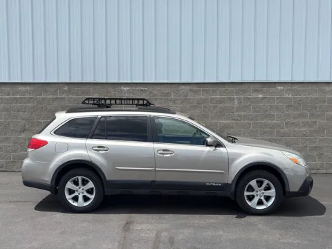 Gray 2014 Subaru Outback 2.5i Premium for sale in Wilmington, OH