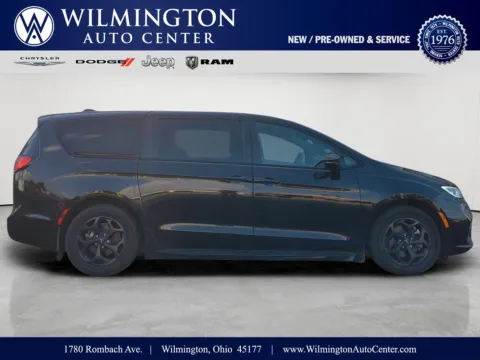 Black 2022 Chrysler Pacifica Hybrid Touring L for sale in Wilmington, OH