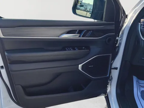 More photos of 2023 Jeep Wagoneer L Series II at Wilmington Auto Center Chrysler Dodge Jeep RAM, OH