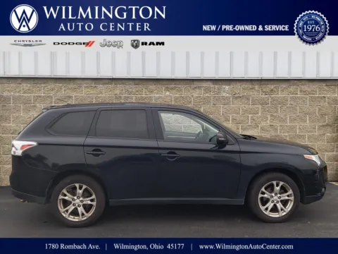 Black 2014 Mitsubishi Outlander SE for sale in Wilmington, OH