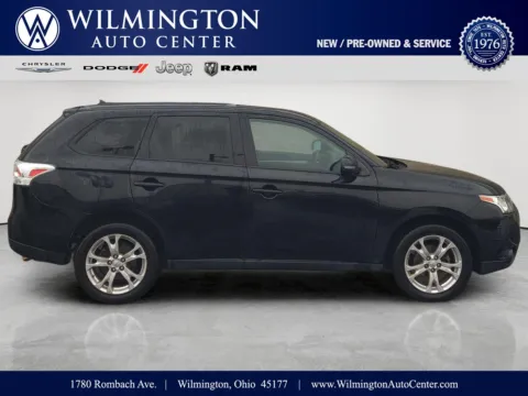 Black 2014 Mitsubishi Outlander SE for sale in Wilmington, OH