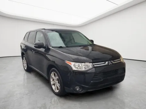 Photos of 2014 Mitsubishi Outlander SE for sale in Wilmington, OH at Wilmington Auto Center Chrysler Dodge Jeep RAM