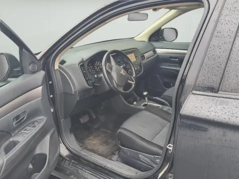 More photos of 2014 Mitsubishi Outlander SE at Wilmington Auto Center Chrysler Dodge Jeep RAM, OH