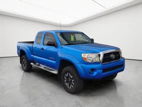Photos of 2006 Toyota Tacoma V6 for sale in Wilmington, OH at Wilmington Auto Center Chrysler Dodge Jeep RAM