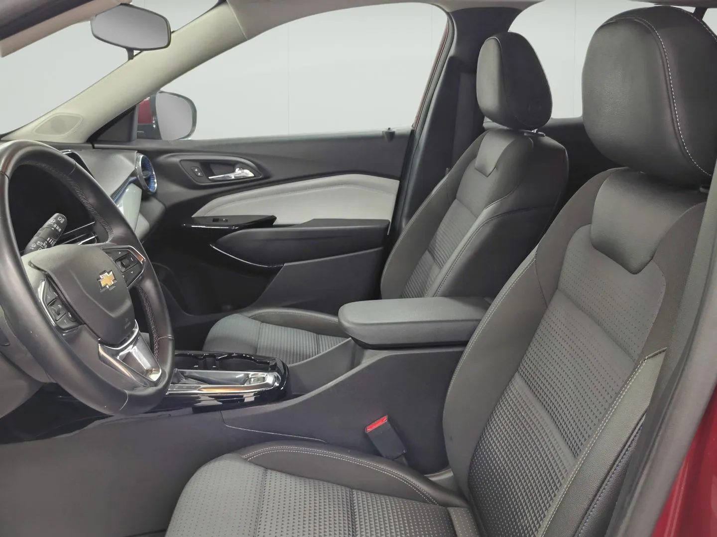 2025 Chevrolet Trax LT - Photo 6