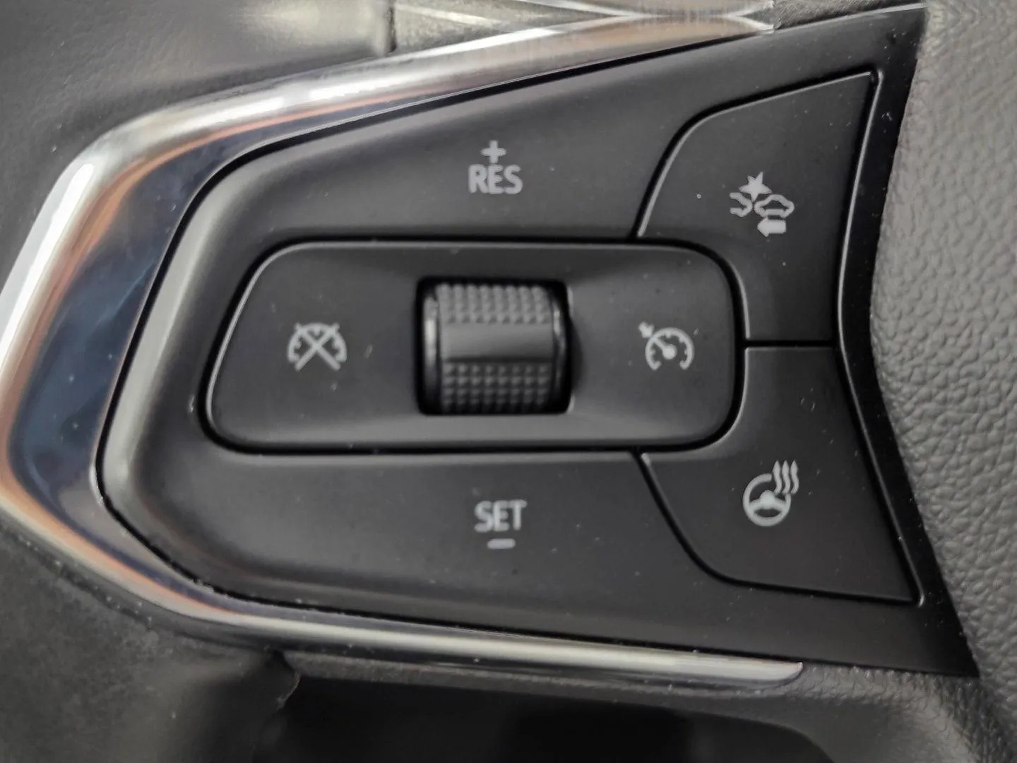 2025 Chevrolet Trax LT - Photo 12