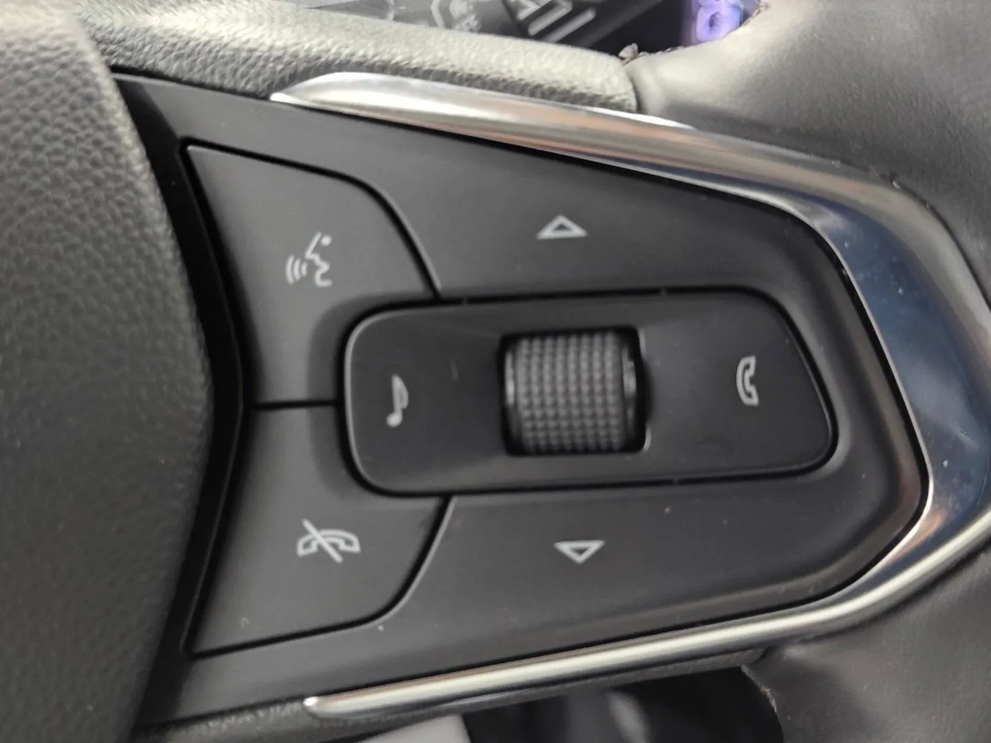 2025 Chevrolet Trax LT - Photo 13