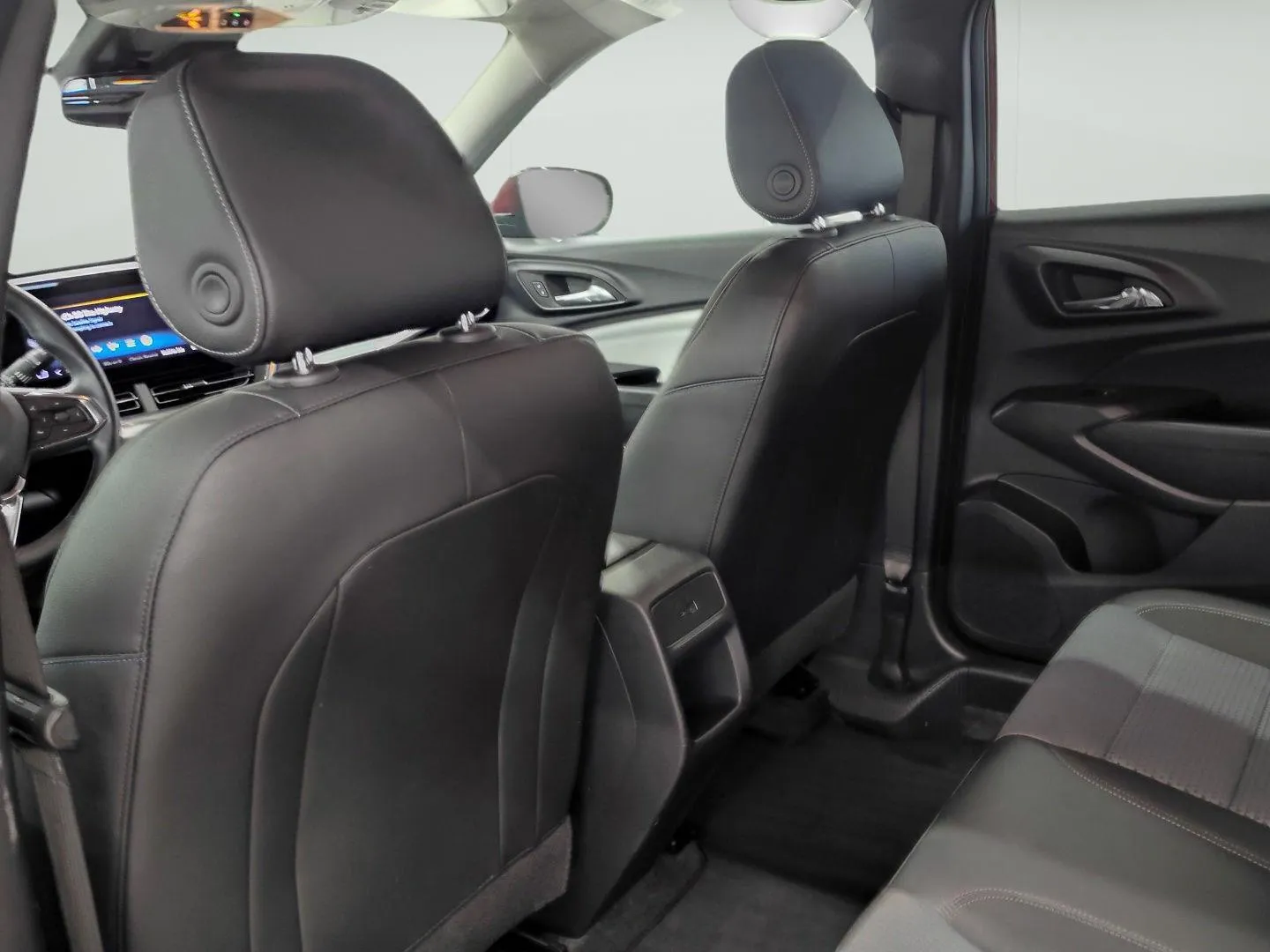2025 Chevrolet Trax LT - Photo 18