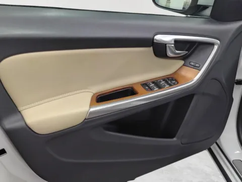 More photos of 2017 Volvo S60 Inscription Platinum at Wilmington Auto Center Chrysler Dodge Jeep RAM, OH