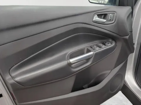 More photos of 2019 Ford Escape SE at Wilmington Auto Center Chrysler Dodge Jeep RAM, OH