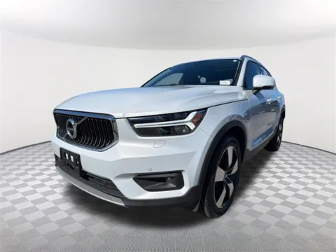 Silver 2021 Volvo XC40 Momentum for sale in Newnan, GA
