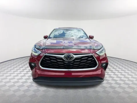 Photos of 2023 Toyota Highlander Limited for sale in Newnan, GA at Southtowne Chevrolet Buick GMC