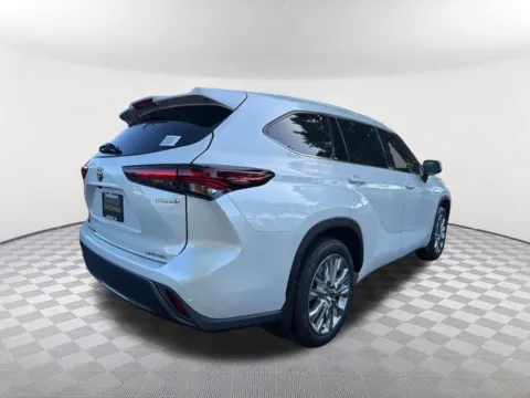 More photos of 2024 Toyota Highlander Hybrid Limited at Southtowne Chevrolet Buick GMC, GA