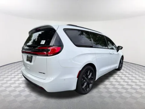 More photos of 2024 Chrysler Pacifica Limited at Southtowne Chevrolet Buick GMC, GA