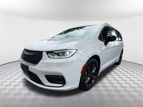 White 2024 Chrysler Pacifica Limited for sale in Newnan, GA